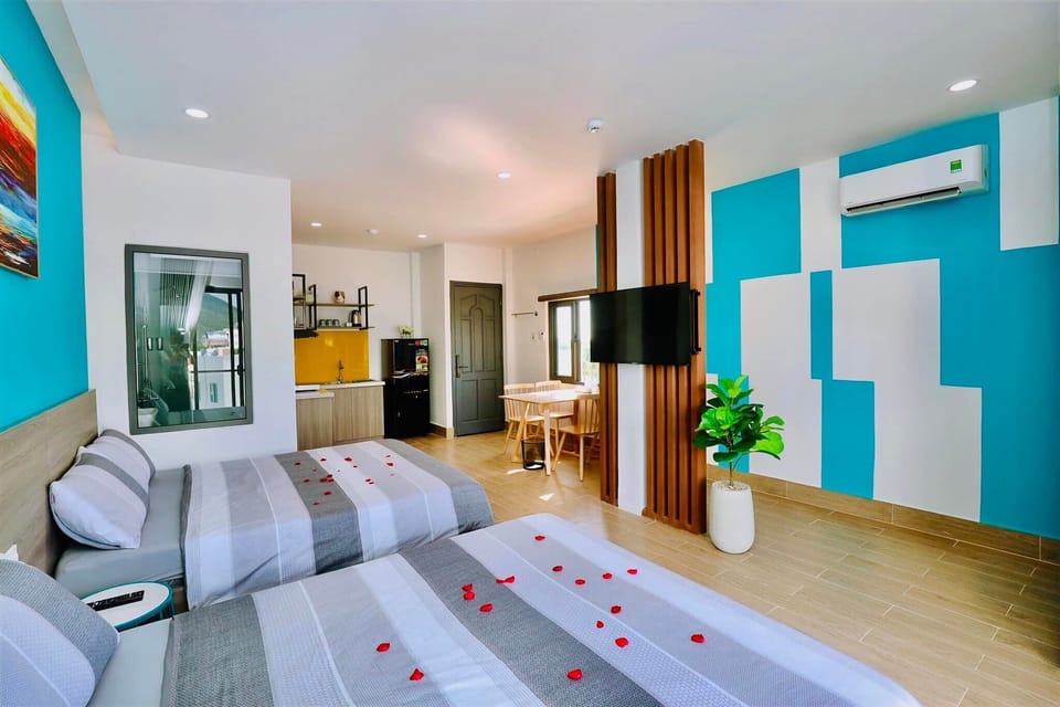 Comfort Apartment | Minibar, desk, blackout drapes, soundproofing