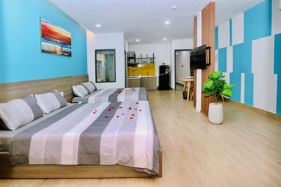 Comfort Apartment | Minibar, desk, blackout drapes, soundproofing