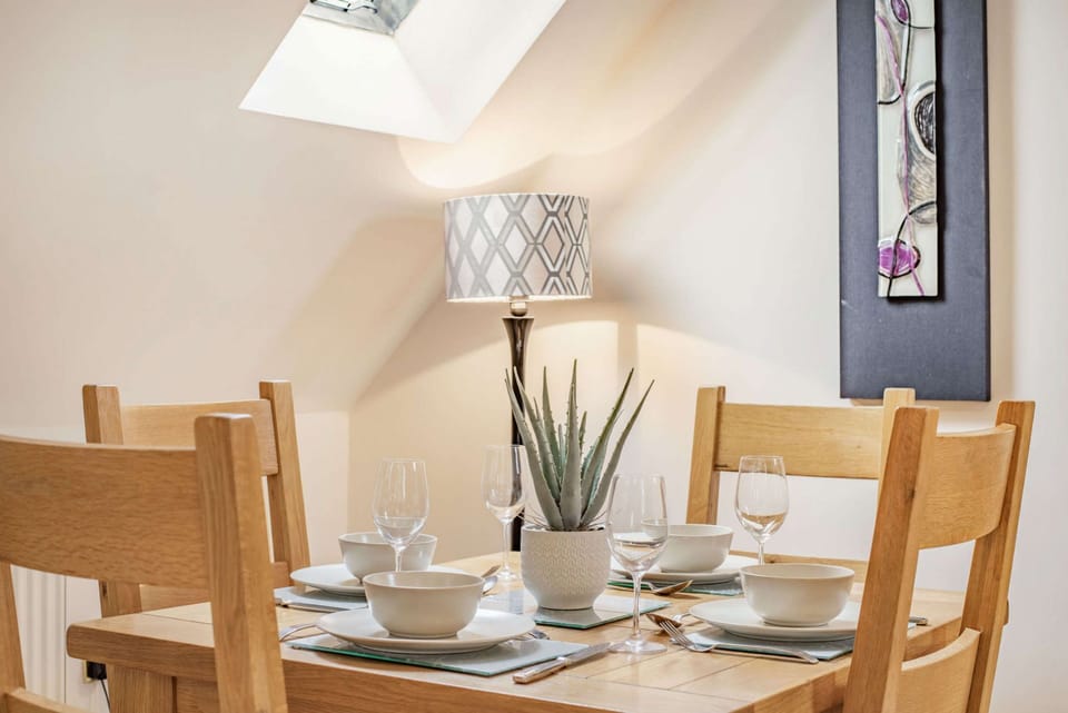 Rainbow Barns Dining Area - StayCotswold