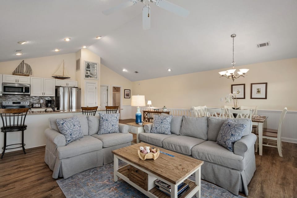 CS3L: Brown Pelican | TL Living Area