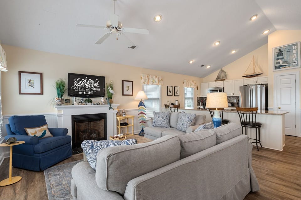 CS3L: Brown Pelican | TL Living Area - Fireplace Not Available For Guest Use