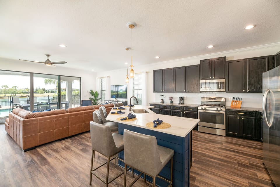 The breakfast bar provides additional seating for 5