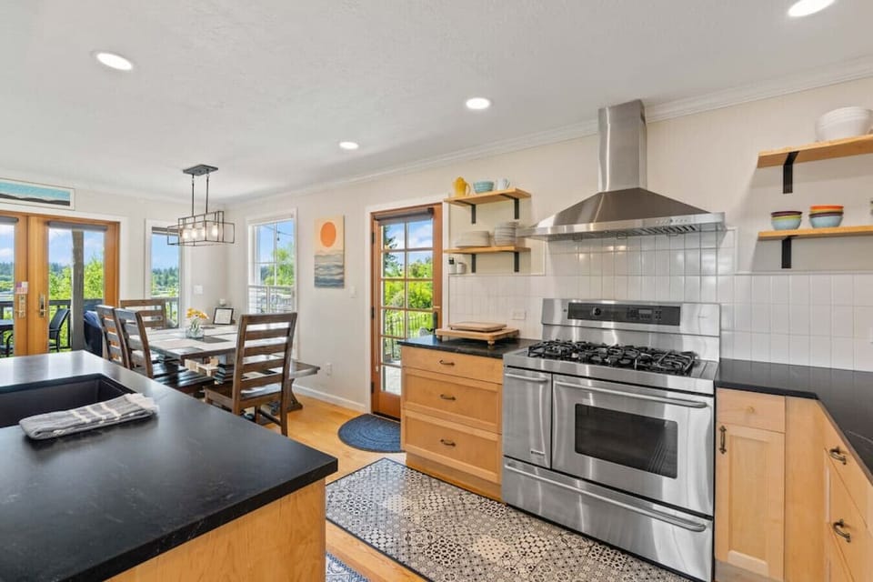 A gas stovetop with hood & convection oven makes cooking a pleasure.