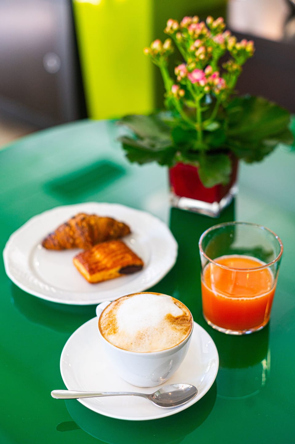 Free daily continental breakfast