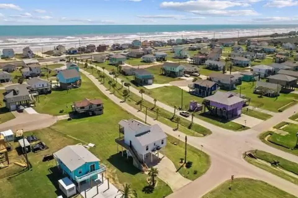We are a quick 5-6 minute walk to the beach!