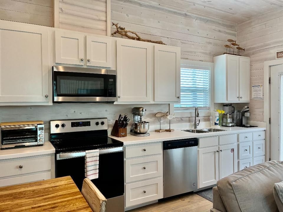 Fully Stocked Kitchen