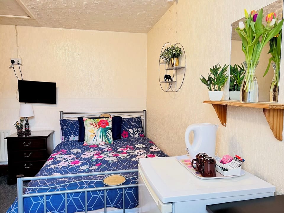 Basic Double Room, 1 Double Bed | Free WiFi, bed sheets
