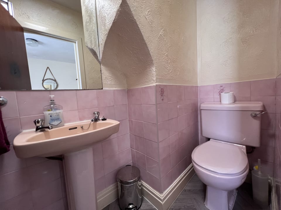 Basic Double Room, 1 Double Bed | Bathroom | Shower, towels, toilet paper