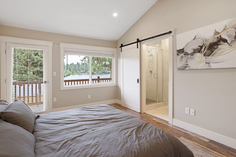 Master bedroom with a King Sized bed. Private balcony  with a view of a Star Lake.Seattle / Tacoma Area.