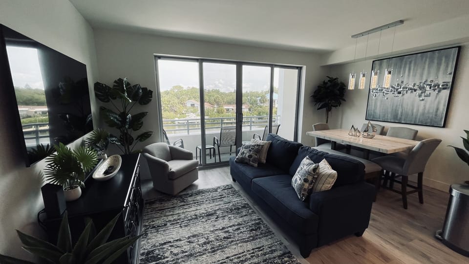 Living Room (TV)