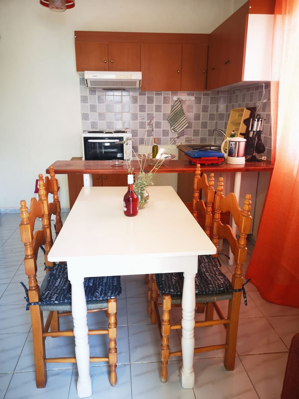 Family Apartment (8) | In-room dining