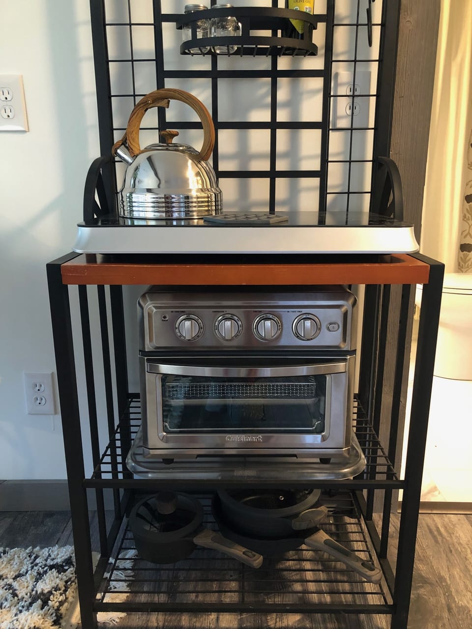 Stocked with pots & pans, as well as s/p.