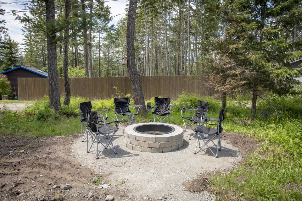 Firepit with 8 chairs   *firewood addt'l fee
