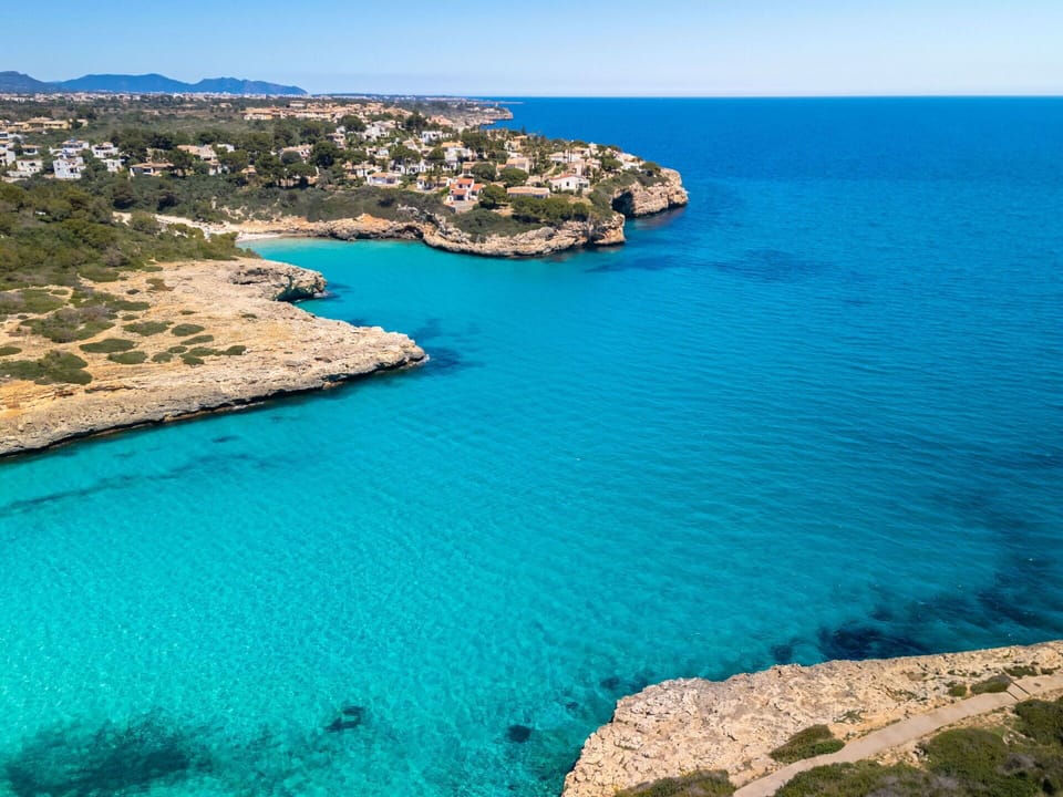 Water, Sky, Blue, Natural Landscape, Coastal And Oceanic Landforms, Lake, Landscape, Headland, Horizon, Klippe