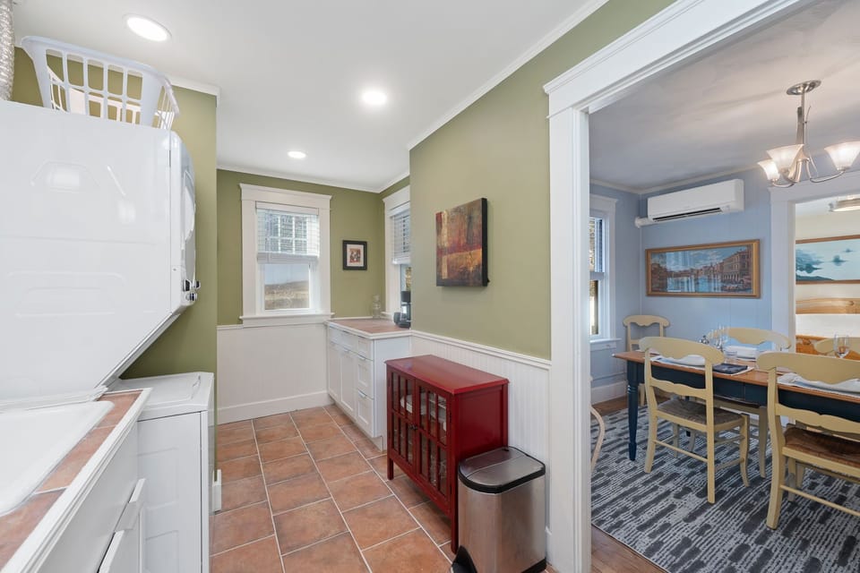 Kitchen to Dining room