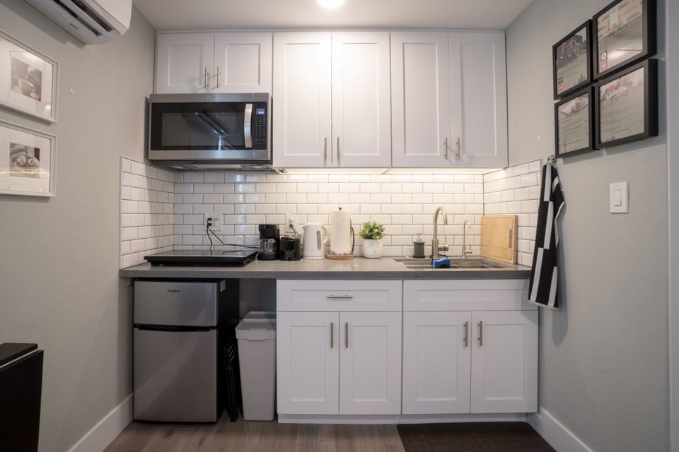 Full kitchenette. Cooktop, microwave, mini fridge, filtered water, and more!