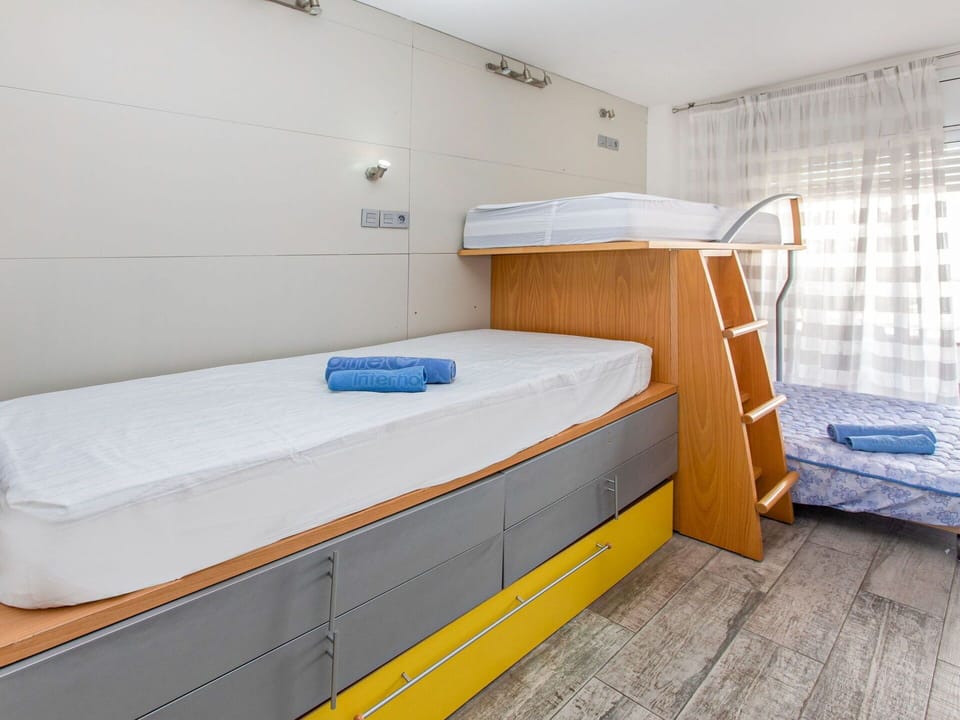 Furniture, Comfort, Building, Wood, Bed, Floor, Bed Frame, Rectangle, House