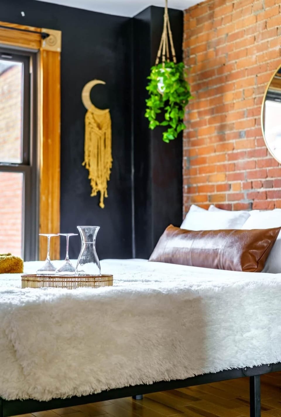 Relax in this peaceful sanctuary of a bedroom, ideally located near Columbus Zoo & Aquarium for the ultimate family getaway.