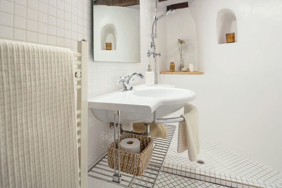 Bathroom 2 -  ensuite for the meadow room