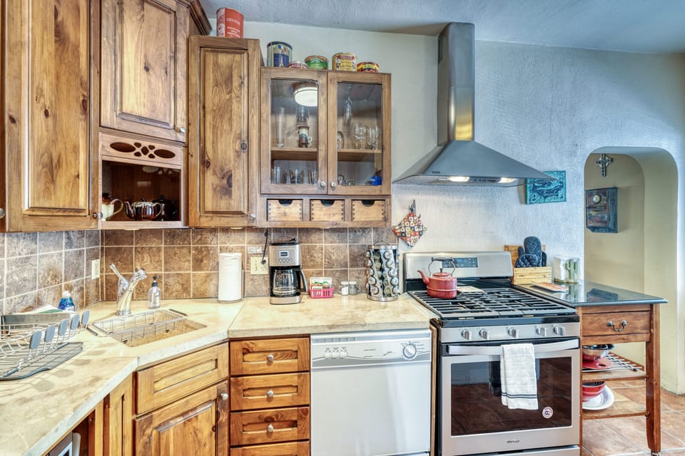 ~Full Size Kitchen 
~Oven and Range
~Microwave
~Dishwasher
~Refrigerator
~Dining Table