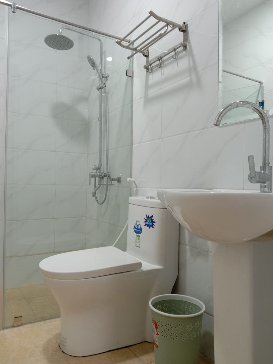 Shower, rainfall showerhead, bidet, towels