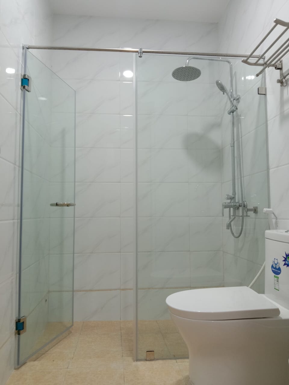 Shower, rainfall showerhead, bidet, towels