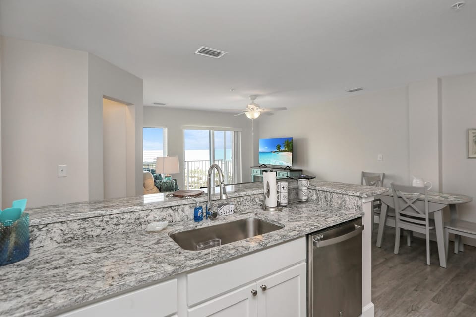 Condo, Multiple Beds (Surfside 17) | Private kitchen