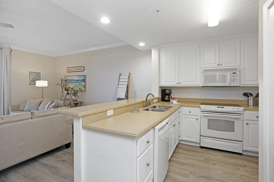 Condo, Multiple Beds, Beach View (Summerhouse 209) | Private kitchen