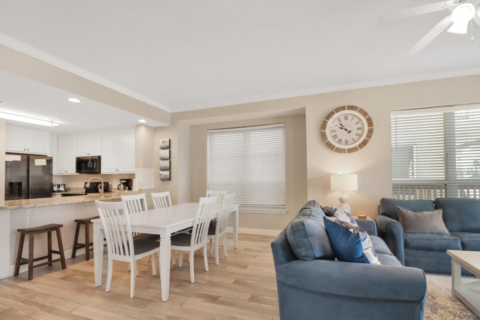 Condo, Multiple Beds, Beach View (Summerhouse 106) | Living area