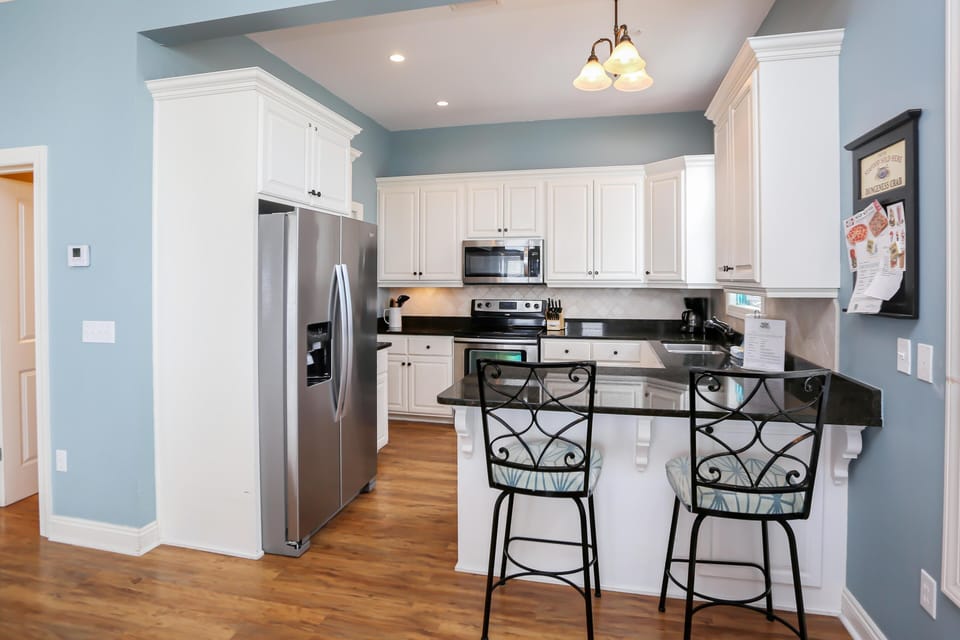 House, Multiple Beds (A Turtle View) | Private kitchen