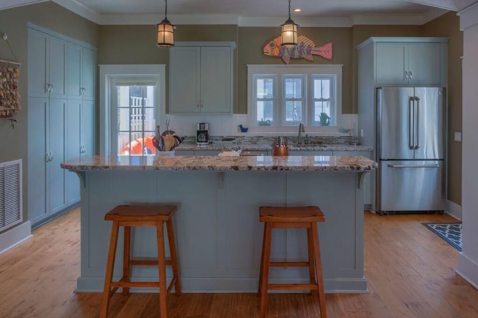 House, Multiple Beds (Moon & Stars) | Private kitchen | Cookware/dishes/utensils
