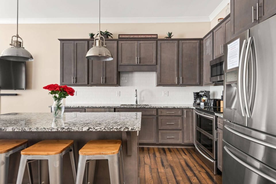 Great kitchen space with all the amenities!