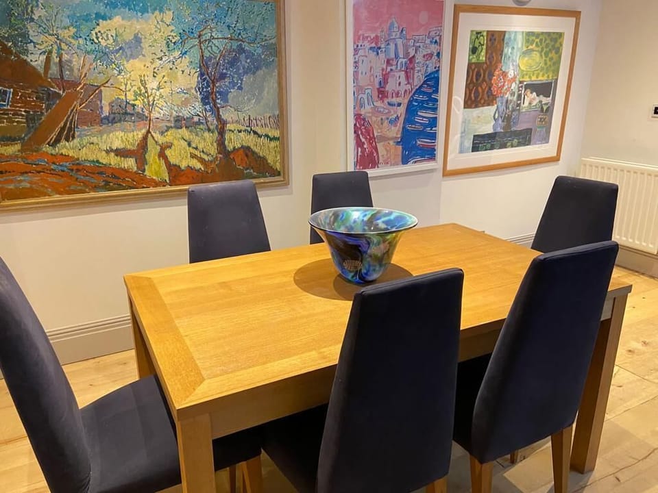 Lower ground floor open plan dining area
