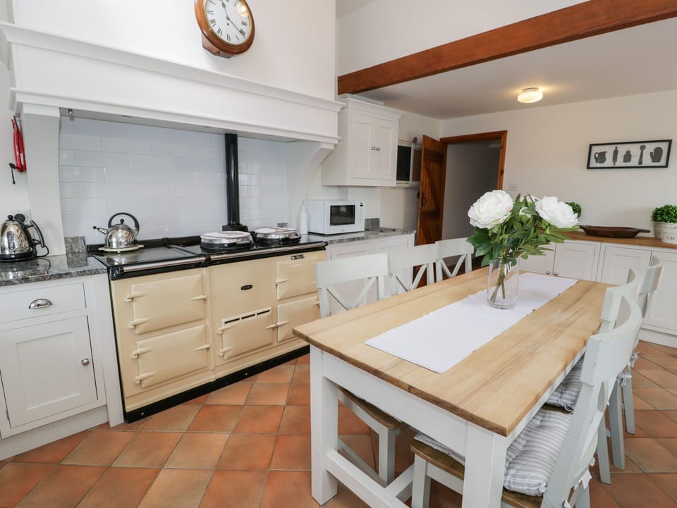 Cottage | Interior