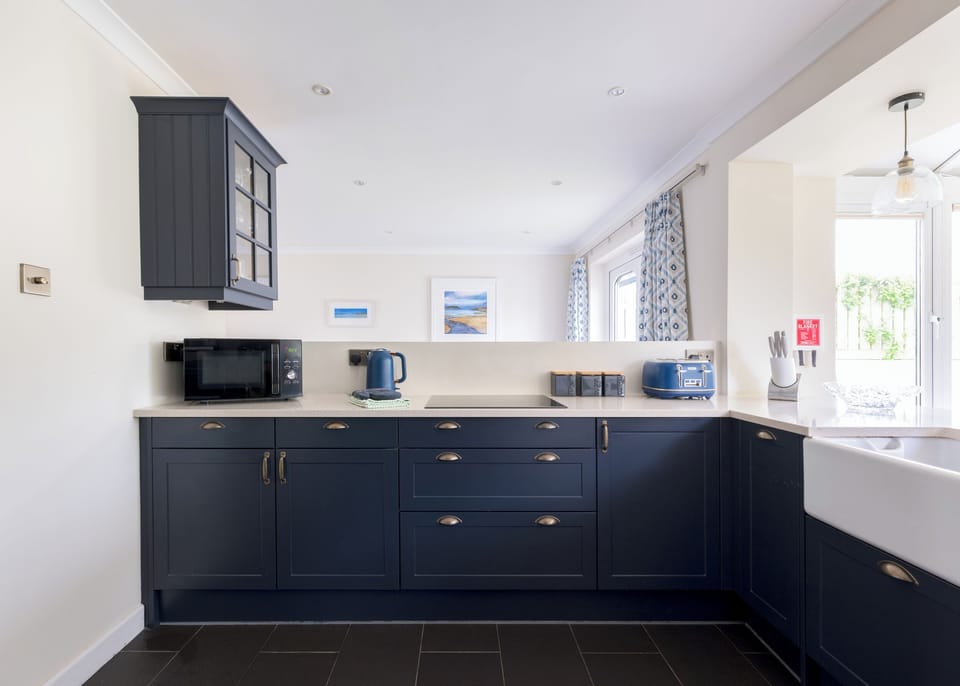 Fridge, dishwasher, cookware/dishes/utensils