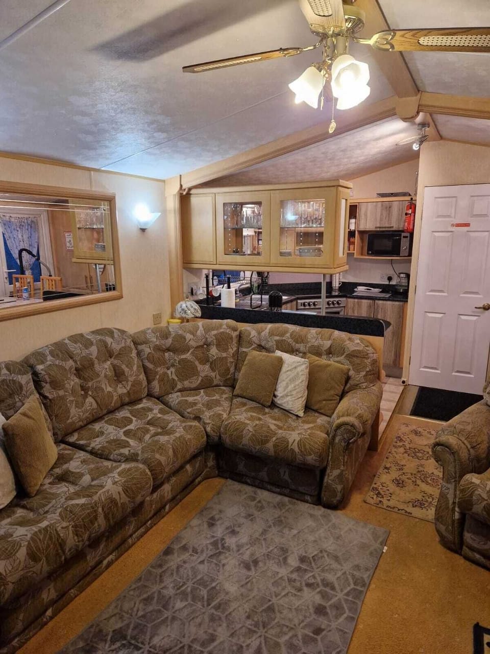 Apartment | Living area | Fireplace