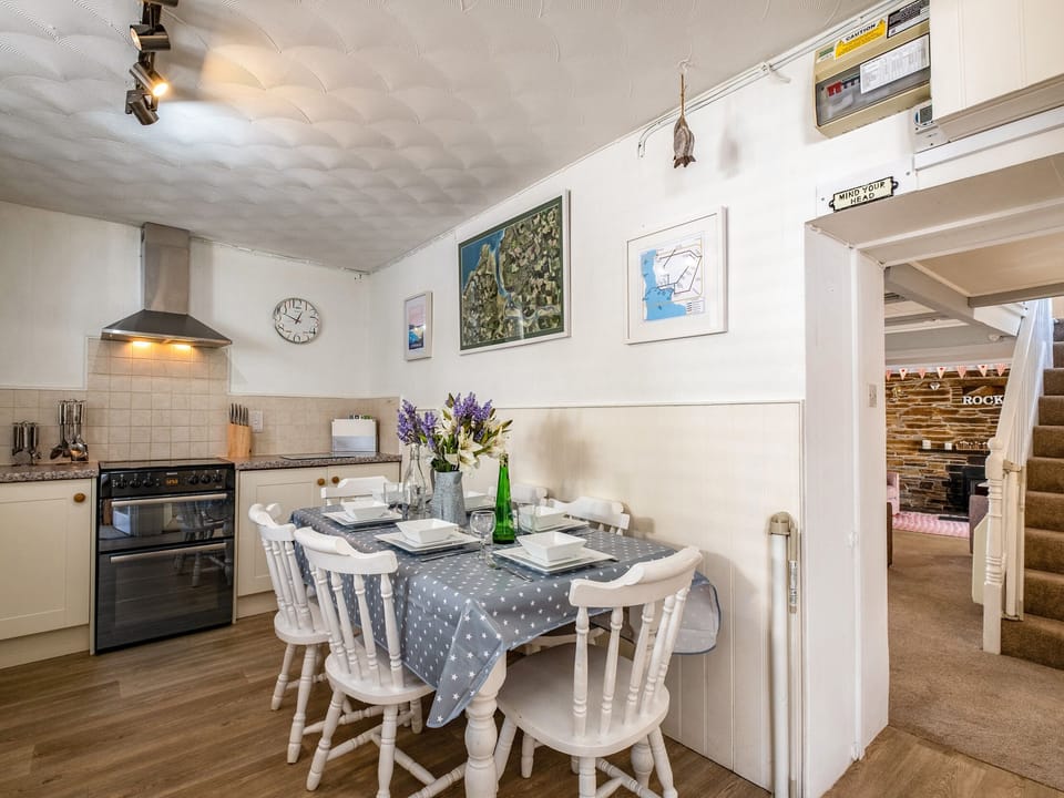 Cottage | Dining