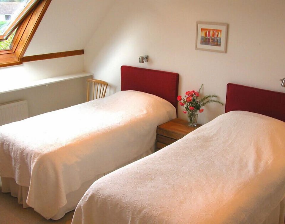 Cottage | 4 bedrooms, individually decorated, individually furnished, free WiFi