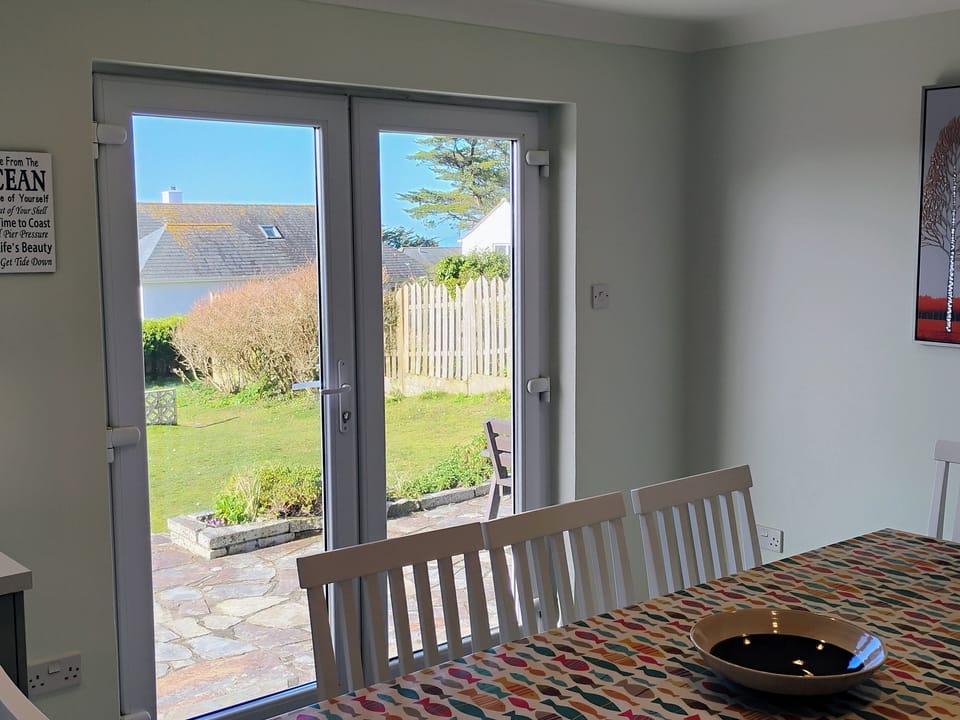 Cottage | Dining