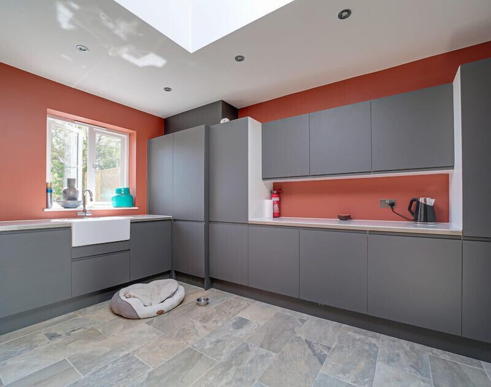 Cottage | Private kitchen | Fridge, dishwasher, cookware/dishes/utensils