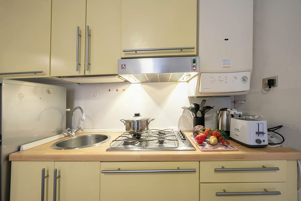 Standard Apartment, Multiple Bedrooms, Beachside (Casa Dolce Casa Stresa 50m from lake) | Private kitchen | Fridge, stovetop, coffee/tea maker, electric kettle