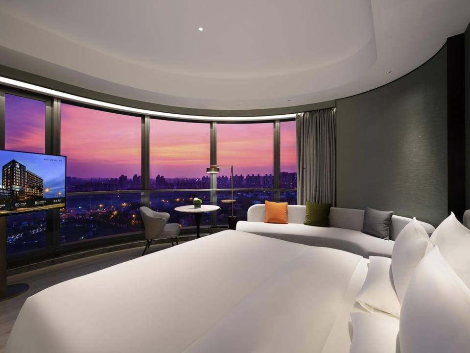 Deluxe Room, 1 King Bed, Lake View | Premium bedding, minibar, in-room safe, soundproofing
