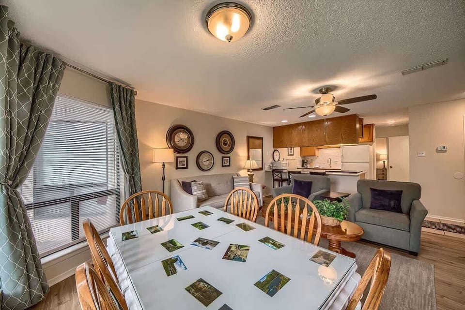 Dining Room table with seating for 6! 