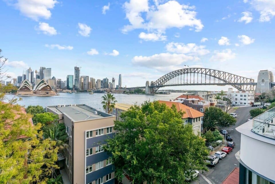 Spectacular views of opera house and harbor bridge.