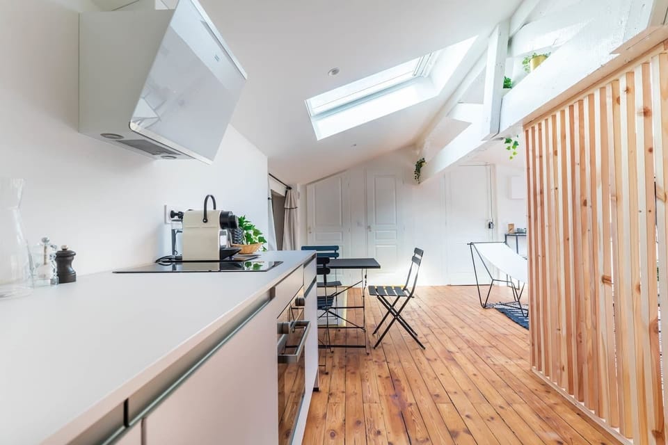 Studio Suite | Private kitchen | Full-size fridge, microwave, oven, stovetop