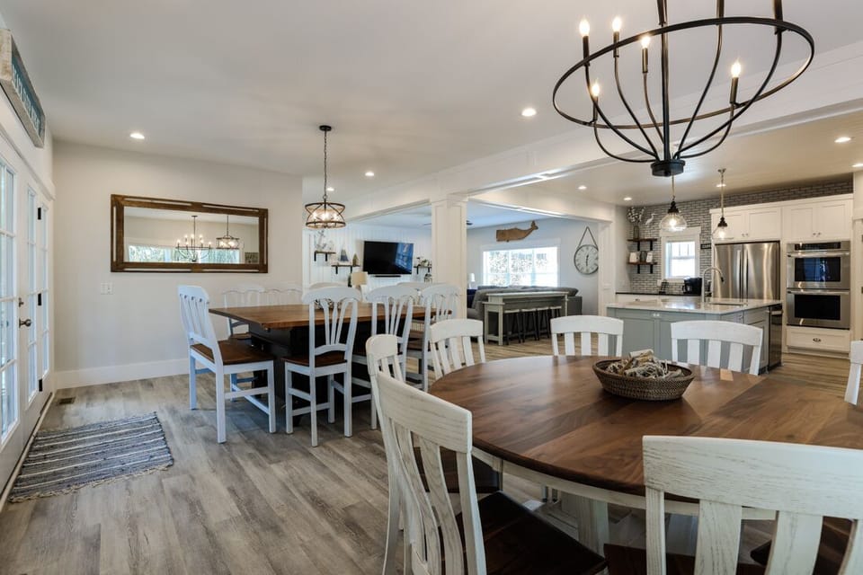 Dining area - Tables for 10 and 8
