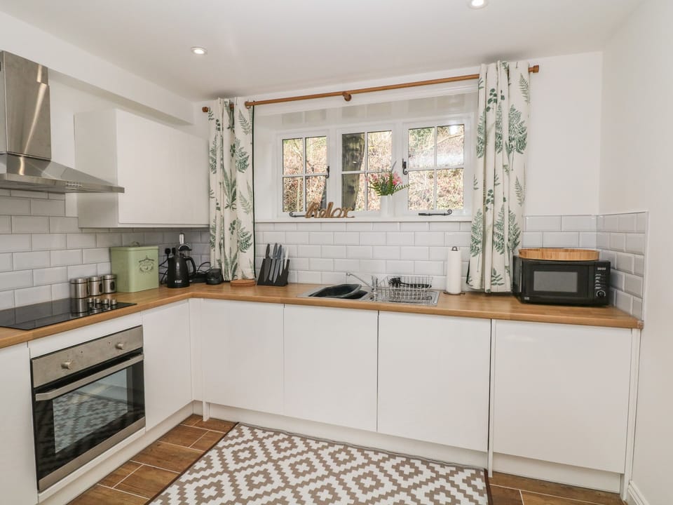 Cottage | Private kitchen | Fridge, dishwasher, cookware/dishes/utensils