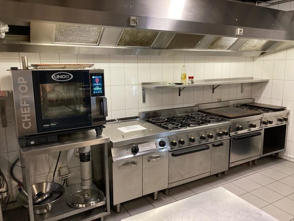 Deluxe Villa | Private kitchen | Oven, dishwasher, coffee/tea maker, electric kettle