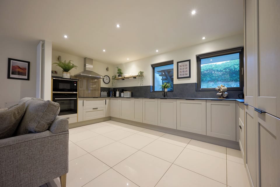 Cottage | Private kitchen | Fridge, dishwasher, electric kettle, toaster