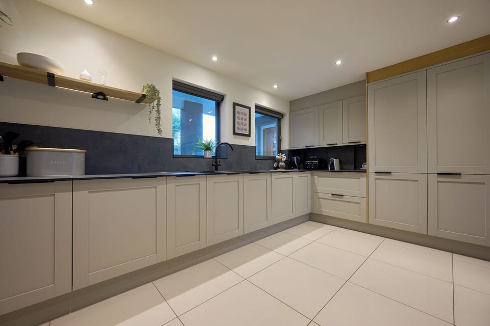 Cottage | Private kitchen | Fridge, microwave, dishwasher, electric kettle
